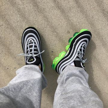The pair of Nike Air VaporMax 97 Japan on the account Instagram of Sean Wotherspoon
