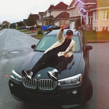 La paire de Adidas EQT 93/17 portée par Mister V sur son compte Instagram