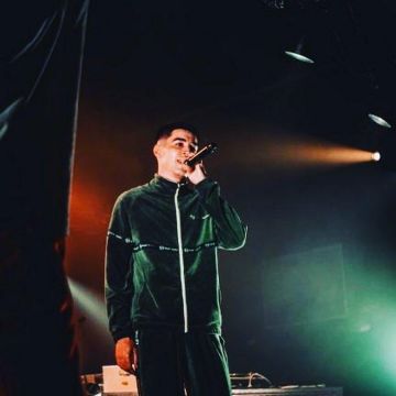 la veste Sergio tacchini verte vue sur le compte Instagram de tengo john