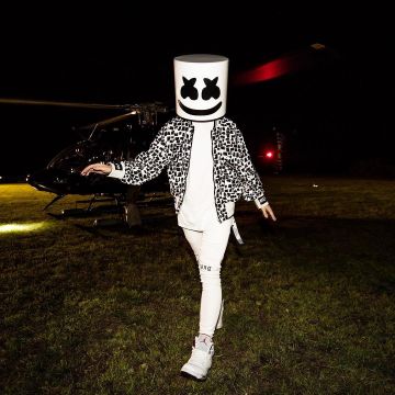 The air jordan 5 "katarina" white Marshmello on his account Instagram