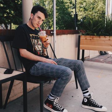 The Converse Like Black Boys en la cuenta de Instagram @harrisonnevel