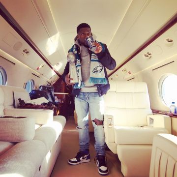 The nike Air Jordan 1 Retro "Game Royal" Kevin Hart on his instagram