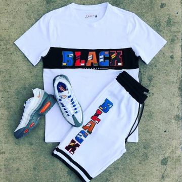 The pair of Nike AIR MAX 95 grey and orange view on the account Instagram of Chris Brown @ChrisbrownOfficial