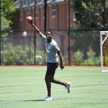 Les sneakers blanches et noires Adidas Yeezy 350 v2 Zebra vues sur instagram sur le compte de Paul Pogba qui joue au rugby