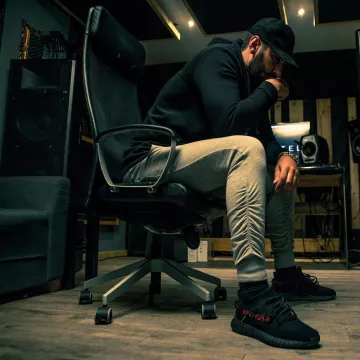 Sneakers Adidas Yeezy Boost 350 V2 of The Weasel on his account Instagram