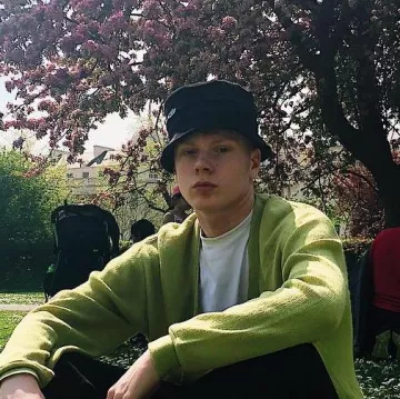 La Supreme x LACOSTE Velour Crusher Black de Léo Mandella en su instagram