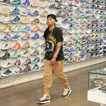 Sneakers Nike Air Max 1/97 by Sean Wotherspoon worn by Lena Waithe on the account Instagram Complex