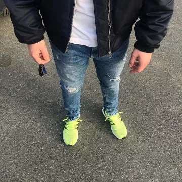 Zapatillas Adidas Ultraboost 1.0 amarillas vistas en la cuenta de Instagram de Vinceeh