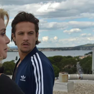 La chaqueta azul de Adidas que lleva Nekfeu en su cuenta de Instagram