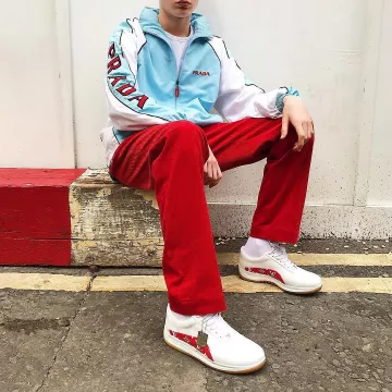 Las zapatillas Louis Vuitton Sport Supreme White Monogram de Léo Mandella en su instagram