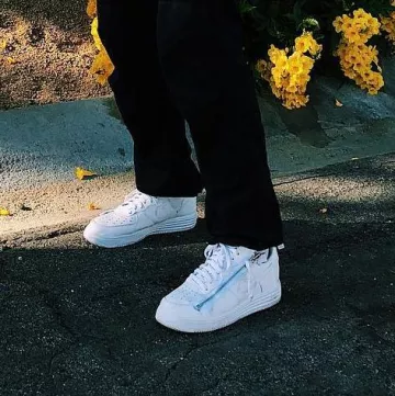 El famoso Lunar Force 1 Low Acronym (AF100) usado por gullyguyleo en su instagram