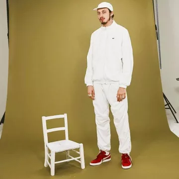 El puma de ante rojo que lleva Romeo Elvis en su publicación de Instagram