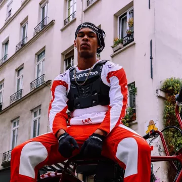 Les lunettes de moto Supreme x Fox sur l'instagram de Supreme Paris France