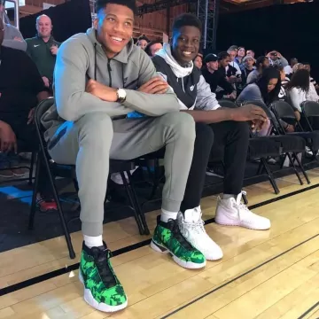 Sneakers green camouflage pattern Nike Kobe 1 Protro scope by Giannis Antetokounmpo on his account Instagram