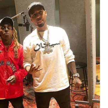 The sweater long sleeve Supreme Juelz Santana on the account Instagram of Lil' Wayne