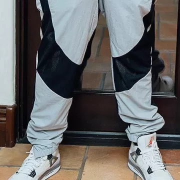 El aire de Carmelo Anthony Jordan 4 blanco y negro en su cuenta de Instagram