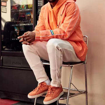 The pair of Puma Suede orange worn by Big Sean on his post Instagram