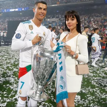 Le maillot Adidas du Real Madrid Domicile 2017/2018 porté par Cristiano Ronaldo sur son compte Instagram