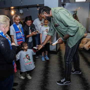 The pair of Vans sk8 hi worn by Deandre Jordan on his post Instagram