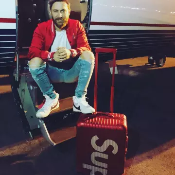 La valise supreme x remora de david guetta sur son instagram