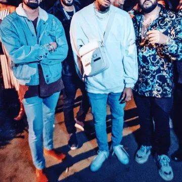 The pair of converse off-white door Chris Brown on his account Instagram