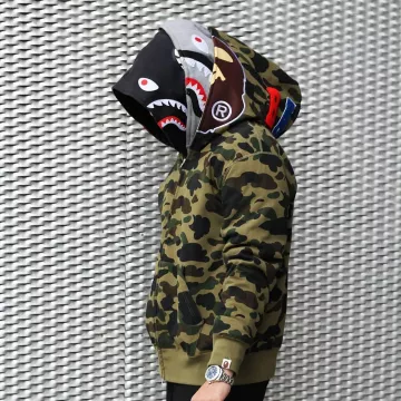 La sudadera con capucha gris tiburón bape X Be@rbrick ve en la cuenta de Instagram de Seb Sneakers
