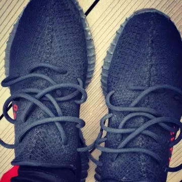 Sneakers Yeezy Boost 350 V2 Bred to The weasel on his account Instagram