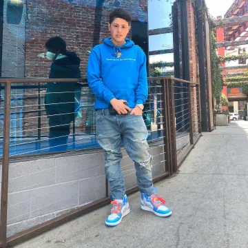 Jordan 1 Retro High Off-White University zapatillas azules y blancas vistas en la cuenta de Instagram de Benjaminkickz