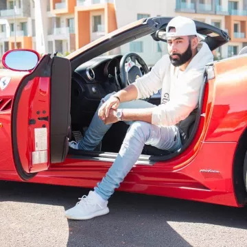 Sneakers Adidas Yeezy Boost 350 V2 Cream White of The Weasel on his account Instagram