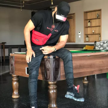 The Nike Air Vapormax black to The Weasel on his account Instagram