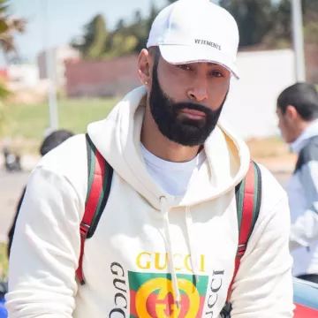 The hoodie white hoody Gucci to The Weasel on his account Instagram