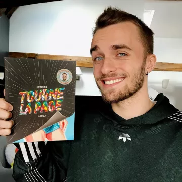 Le sweatshirt Adidas x Alexander Wang porté par Squeezie sur son compte Instagram
