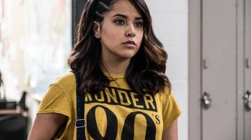 Le t-shirt jaune Wonder 90'S de Trini Kwan / Yellow Ranger (Becky Gomez) dans Power Rangers