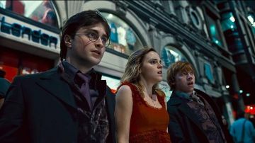 El collar rojo de Hermione (Emma Watson) en Harry Potter y las Reliquias de la Muerte