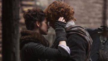 El collar de punto de Claire Randall (Caitriona Balfe) en Outlander