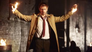 Le trench-coat de John Constantine (Matt Ryan) dans Constantine