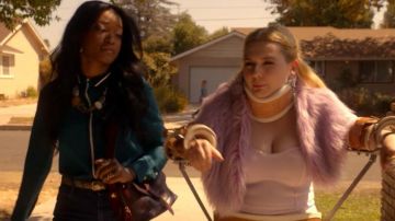 The top blue Rag & Bone Zayday Williams (Keke Palmer) in Scream Queens