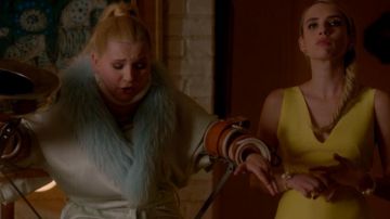 La robe jaune Lulus de Chanel Oberlin (Emma Roberts) dans Scream Queens