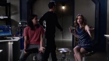 La robe Anthropologie portée par Caitlin Snow (Danielle Panabaker) dans The Flash S03E04