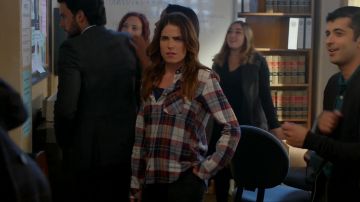 La chemise H&M de Laurel Castillo (Karla Souza) dans How To Get Away With Murder
