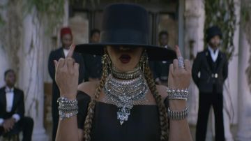 The earrings of Beyoncé in Lemonade