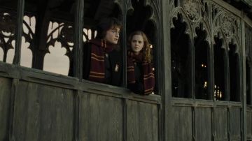 La bufanda de la casa Gryffindor usada por Hermione Granger (Emma Watson) en Harry Potter y el cáliz de fuego
