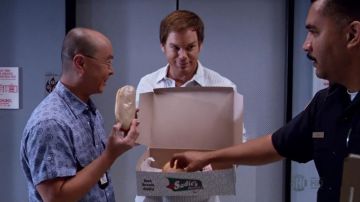 La véritable boîte de Donuts Sadie's de Dexter Morgan (Michael C. Hall) dans Dexter