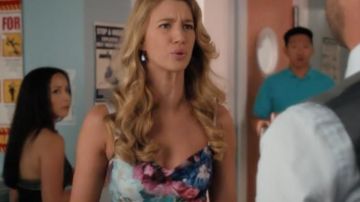 La robe fleurie de Petra (Yael Groblas) dans Jane The Virgin