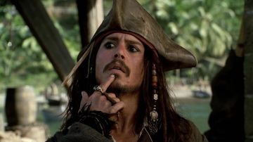 El anillo de Jack Sparrow (Johnny Depp) en Piratas del Caribe: La maldición de la Perla Negra