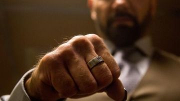 El anillo del espectro del Sr. Hinx (David Bautista) en Spectre