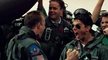 Les lunettes de soleil Ray-Ban aviator de Pete Maverick (Tom Cruise) dans Top Gun