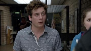La chemise imprimés Aztèques de Phillip "Lip" Gallagher (Jeremy Allen White) dans Shameless US S05E06