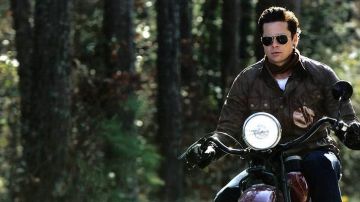 The leather jacket of Benjamin Button (Brad Pitt) in The curious case of Benjamin Button