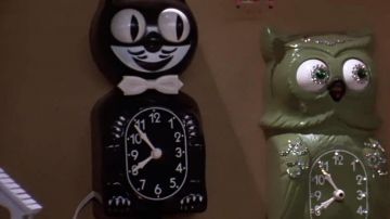 El reloj de gato de Doc Brown (Christopher LLoyd) en Regreso al futuro